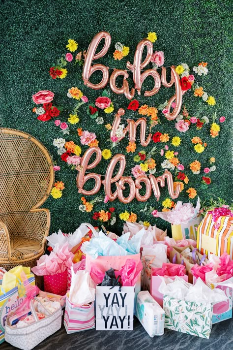 Mom To Be Backdrop, Baby In Bloom Backdrop, Flower Baby Shower Theme, Lowercase Cursive Letters, Spring Baby Shower Themes, Boxwood Backdrop, Rose Gold Letter Balloons, Jordan Baby Shower, Gold Letter Balloons