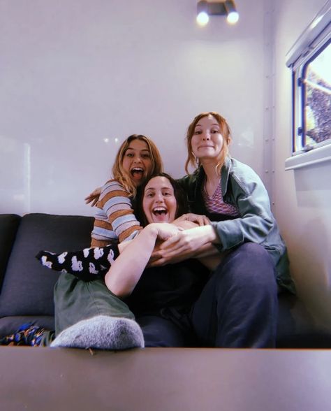 emma horn, rose flanagan, and emily browning Emily Bronte Emma Mackey, Emily Browning Class Of 07, Frances Kray Emily Browning, Emily Browning Gif, Emily Browning, Tv Shows