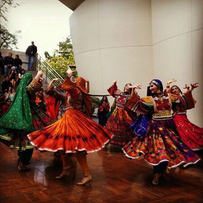 attan the best dance of pathans..<3 Afghanistan Traditional Clothing, Pakhtoon Culture, Pathan Culture, Attan Dance, Pakistan Dance, Pakistani Dance, Afghan Dance, Afghani Culture, Pashtun Culture