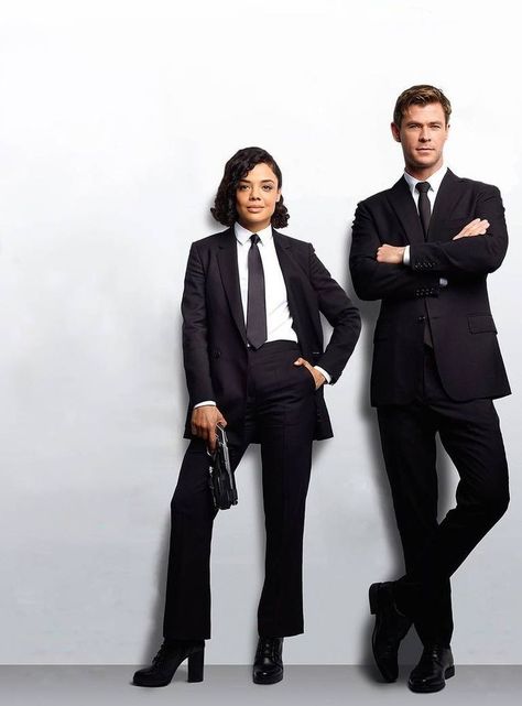 Mib International, Costumes Brunette, Avengers Dr, Detective Costume, Detective Outfit, Black Halloween Costumes, Celebrity Couple, Hollywood Costume, Couple Costumes