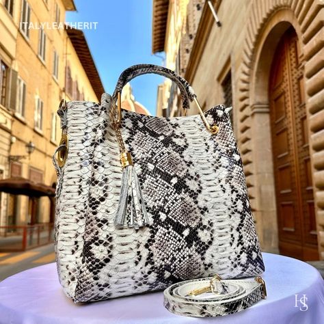 Italian Handmade Leather Bags for Women L L Elegant Leather Tote From Florence, Made in Italy - Etsy Italy Leather Bags For Women, Handmade Leather Bags, Cobbled Streets, Luxury Leather Bag, Italian Bags, Minimalist Bag, Vintage Leather Bag, Handmade Handbags, Leather Bags Handmade