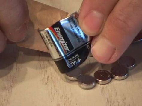 Saves $$!! Inside an A 23 battery is 8 watch batteries!! Much cheaper than buying the single packs.. Battery Hacks, Weird Ideas, Pants Ideas, Recondition Batteries, Batteries Diy, 9 Volt Battery, Watch Battery, Diy Car, Laptop Battery