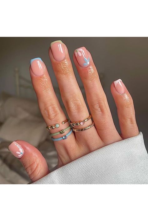 Summer Short Press on Nails Square Fake Nails with Flower Design Full Cover Glossy French Tip False Nails Stick Glue on nails for Women Biab Nails, Pink Gel, Neutral Nails, Girls Nails, Minimalist Nails, Classy Nails, Short Acrylic Nails, Valentines Nails, Chrome Nails