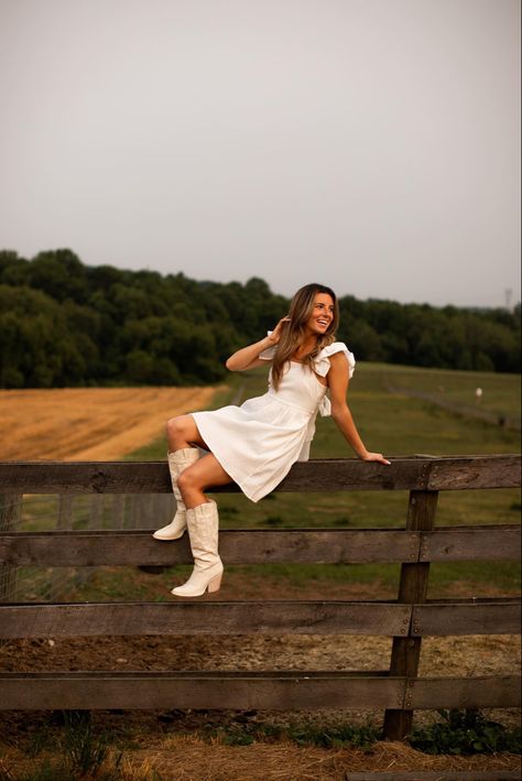 Country Sweet 16 Photoshoot, Cowboy Boots Senior Pictures, Vaquera Senior Pictures, Senior Picture Shoes, Fall Orchard Photoshoot, Farm Photography Ideas, Flower Farm Senior Photos, Cowgirl Style Photoshoot, Fall Farm Photoshoot