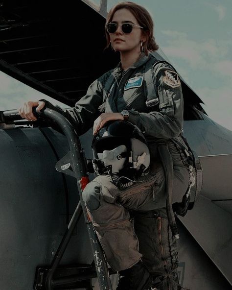 Pilot Career, Jet Fighter Pilot, Naval Aviator, Marvel Aesthetic, Air Force Pilot, On An Airplane, Air Force Academy, Army Pics, Female Pilot