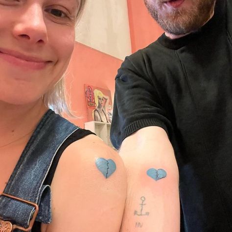 Pheobe Bridgers Tattoo Ideas, Phoebe Bridgers Tattoo, Vday Party, Elliott Smith, Metal Tattoo, Celebrity Singers, Phoebe Bridgers, Sternum Tattoo, Teenage Daughters