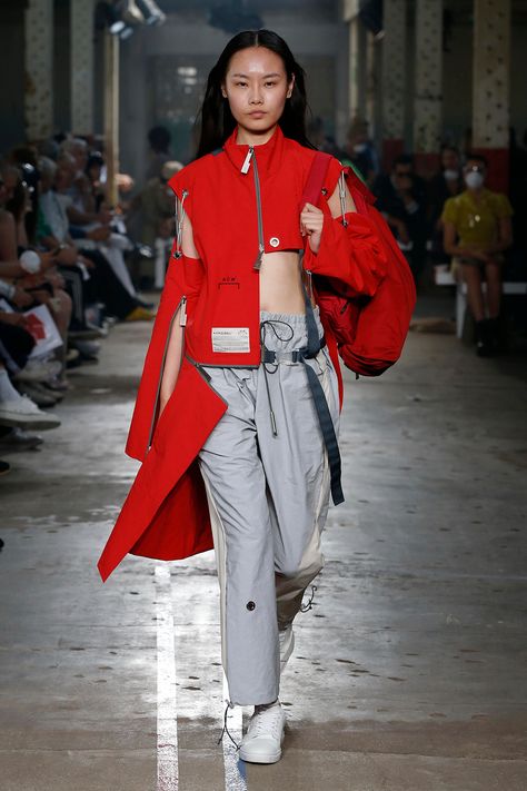 Tech Fashion Women, Women Flexing, High Tech Fashion, Samuel Ross, Fashion Sketches Men, London Fashion Week Mens, Red Streetwear, A Cold Wall, Designer Streetwear