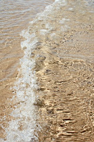 ^ Zsazsa Bellagio, Cream Aesthetic, Beige Wallpaper, Gold Aesthetic, Harry Styles Photos, Beach Wallpaper, Wave Art, 背景 シンプル, Beige Walls