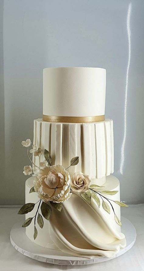 Small Wedding Cake Ideas, Ukrasavanje Torti, Small Wedding Cake, Wedding Cakes Elegant, Cake Wrecks, Small Wedding Cakes, Wedding Cake Ideas, Festive Wedding, Bolo Fake