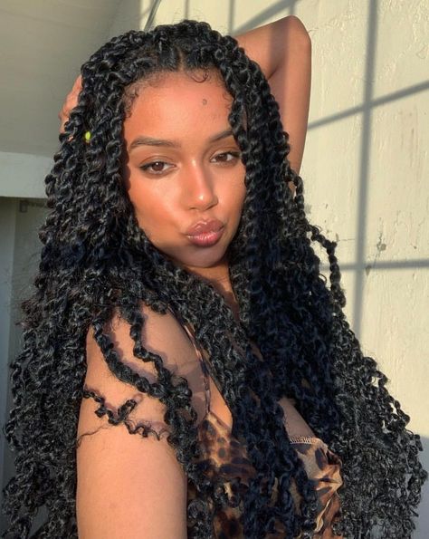 Passion Twists #passiontwists Passion Twist Hairstyles, Passion Twists, Twist Braid Hairstyles, Box Braids Styling, Girls Hairstyles Braids, Girls Braids, Penteado Cabelo Curto, Scene Hair, Wave Hair