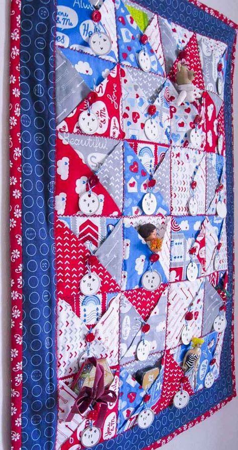 Pockets Full of Blessings Wall Quilt Tutorial by Nancy Devine for Quilt Social Calendar Quilts, Christmas Advent Calendar, Christmas Quilt, Wall Quilts, 12 Days Of Christmas, Christmas Advent, Small Quilts, Quilt Patterns Free, Quilt Tutorials