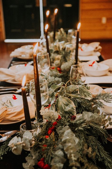 Christmas inspired tablescsape filled with greenery and red berries Photo: @starlight_bliss_photography Modern Christmas Wedding, Vintage Pinafore Dress, Vintage Pinafore, Folk Wedding, Minimal Christmas, Guest Bathrooms, Christmas Tablescapes, The Grinch, Holiday Dinner