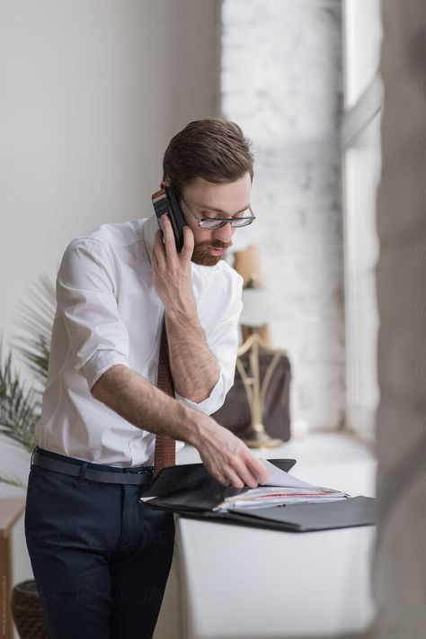 Traveling Salesman Aesthetic, Lifestyle Office Photography, Business Man Photography, Photography Office, Business Portrait Photography, Office Men, Corporate Portrait, Business Stock Photos, Man Office