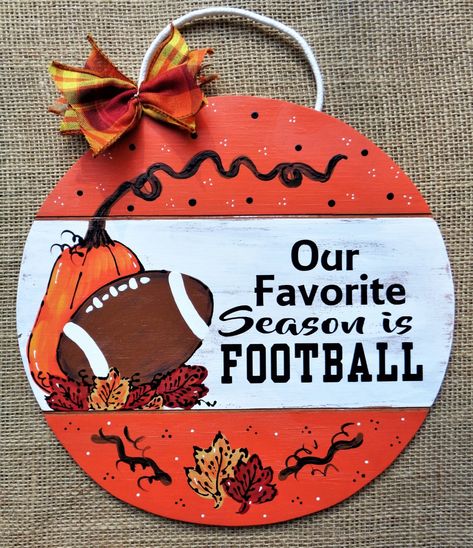 Wooden Football Signs, Football Season Crafts, October Decor, Wooden Rounds, Football Door Hangers, Wreath Center, Football Crafts, Art Door, Door Plaque