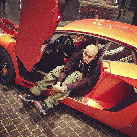 Chris Brown Luxury Car Collection, Chris Brown Party, Chris Brown Photoshoot, Chris Brown Outfits, Chris Brown Style, Chris Brown And Royalty, Sneakers Nike Jordan, Chris Brown X, Chris Brown Pictures