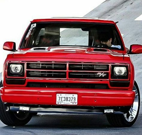 good pic of a clean 1st gen Ram Ram Rt, Dodge Pickup Trucks, Old Dodge Trucks, Vintage Pickup, Dodge Ramcharger, Dodge Daytona, Dodge Srt, Dodge Pickup, Vintage Pickup Trucks