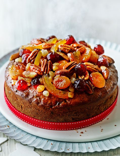 Is it even Christmas without Joanne Wheatley's Christmas fruit cake with ginger? Gluten Free Christmas Cake Recipe, Gluten Free Christmas Cake, Best Dried Fruit, Cake Decorated With Fruit, Fruit Cake Recipe Christmas, Christmas Fruit Cake, Inside Cake, Fruit Cake Christmas, Christmas Cake Recipes