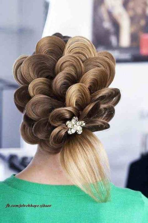 Crazy updo. This is so cool, but it looks really hard to do. Wedding Hairstyles Bride, Creative Hairstyles, Artistic Hair, Amazing Hair, Cool Hair, Crazy Hair, Hair Art, Great Hair, Bride Hairstyles