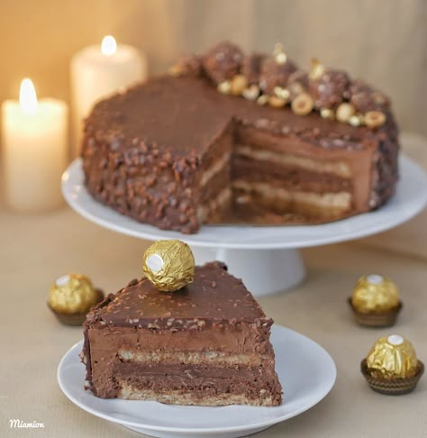 Entremet façon Ferrero rocher Alphabet Cake, Cake Filling Recipes, Delicious Cake Recipes, Beautiful Desserts, Cake Fillings, Sweets Cake, Specialty Cakes, Köstliche Desserts, Ferrero Rocher