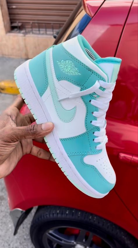 Sneakers Fashion Women's Nike, Summer Jordans, Cute Air Jordans, Dream Shoes Jordans, Sneakers Fashion Jordan, Baddie Shoes Sneakers, Tenis Nike Jordan, Dunks Shoes, Cute Jordans