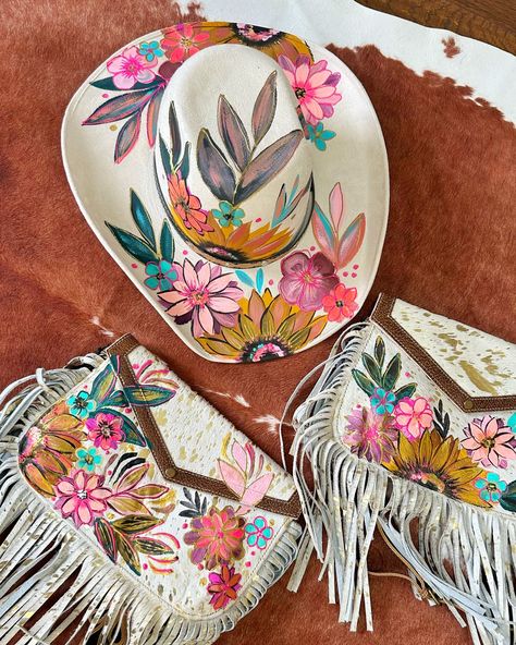 Wildflowers cowgirl hat 💕 For a limited time these have been opened for pre-order ✨ Comment WILDFLOWERS for the link 🤩 #cowgirlhat #cowgirlstyle #cowgirlfashion #cowgirlchic #hats #hat Hand Painted Hats, Textured Hat, Americana Aesthetic, Texas Western, Cowhide Purse, Painted Hats, Painted Tote, Cowgirl Chic, Cowgirl Hat