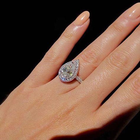 Billionaire Wife, Jewellery Lookbook, Unique Gemstone Engagement Rings, Ring Cuts, Ring Inspo, Pear Cut Engagement Rings, Engagement Ring Inspiration, Future Engagement Rings, Big Rock