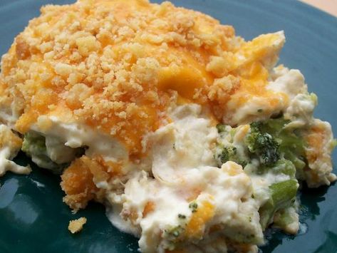 Chicken Divan Casserole. I made this last night and it was awesome! Much better then using Campbell's soup. Chicken Divan Casserole, Chicken Divan Recipe, Chicken Divan, Layer Chicken, Chicken Broccoli Casserole, Dinner Bell, Broccoli Casserole, Campbell Soup, Paula Deen