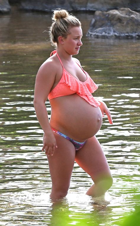 Hayden Panettiere from Pregnant Stars in Bikinis on E! Online Baby Gender Prediction, Gender Prediction, Audrina Patridge, Pregnant Model, A Pregnant Woman, Pretty Pregnant, Ashlee Simpson, Ali Larter, Teresa Palmer