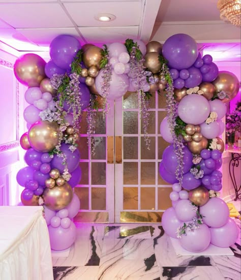 Tangled Theme Photoshoot, Rapunz Themed Quince, Rapunzel Sweet 16 Centerpieces, Tangled Inspired Sweet 16, Tangled Theme School Dance, Tangled Backdrop Ideas, Tangled Quince Decorations, Purple And Gold Decorations Party, Light Purple And Gold Party Decorations