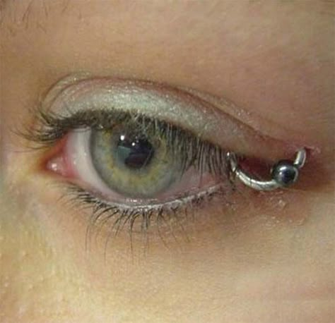 Eyelid Piercing, Nose Bridge Piercing, Lip Jewelry, Eyebrow Jewelry, Eye Piercing, Face Piercings, Pretty Ear Piercings, Septum Piercings, Cool Piercings