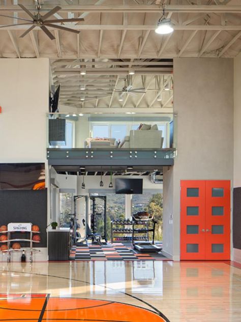 Indoor Basketball Court Connected to Workout Area and Open to Upstairs Entertainment Room Charcoal Wall, Indoor Sports Court, Home Basketball Court, Basketball Room, Charcoal Walls, Mtv Cribs, Indoor Basketball Court, Recreational Room, Basketball Courts