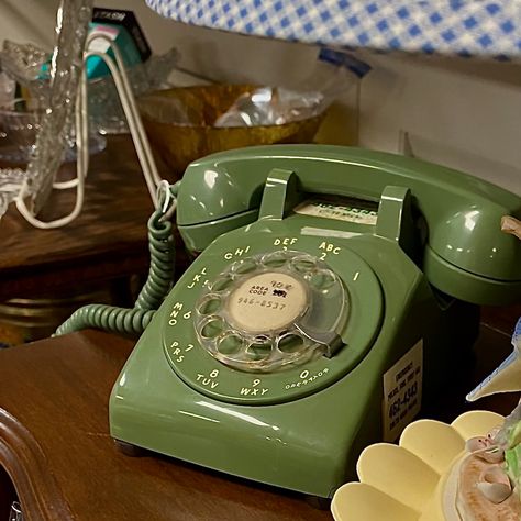 antique vintage mint green phone Old Rotary Phones, Vintage Phones Aesthetic, 2000s Telephone, 80s Phone Aesthetic, Rotary Phone Aesthetic, Old Telephone Aesthetic, Retro Phone Aesthetic, Vintage Telephone Aesthetic, Vintage Phone Aesthetic