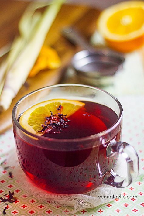 This lemongrass hibiscus tea recipe with orange peel & maple syrup is exceptionally beneficial for the immune system and as natural… Hibiscus Tea Recipe, Orange Peel Tea, Afternoon Tea Ideas, Hot Tea Recipes, Lemongrass Tea, Winter Tea, Herbal Teas Recipes, Tea Ideas, Orange Tea