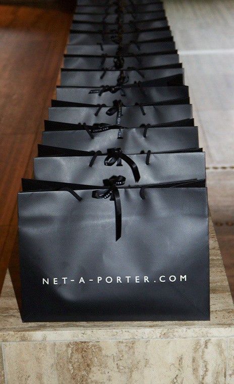 Shoe Packaging Ideas Creative, Net A Porter Packaging, Clothing Brand Launch Party, Handbag Packaging Ideas, Fancy Branding, Launch Event Ideas, Custom Mailer Boxes, Cosmetics Packaging, Luxury Packaging Design