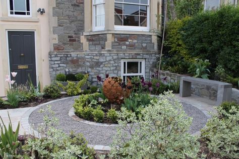 Small Front Garden, Small Front Garden Ideas, Front Garden Ideas, Circular Patio, Small Front Gardens, Round Garden, Front Gardens, Front Garden Design, Cottage Garden Plants