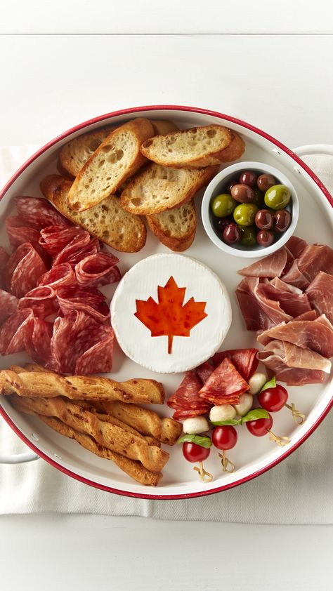 Your Canada Day celebrations just got more flavourful with mouth-watering San Daniele® Prosciutto, Mastro® Genoa Salami, olives and the most delicious brie cheese. This is a winning combination for all those looking to enjoy a simple but delicious snack in the great outdoors this holiday! Canada Charcuterie Board, Canada Day Birthday Party Ideas, Canada Day Charcuterie Board, Canada Day Ideas, Canada Day Appetizers, Canada Day Food, Build A Charcuterie Board, Sandwich Catering, Happy Birthday Canada