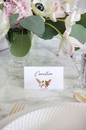 These Free Printable Bunny Place Cards are a simple way to dress up your Easter brunch table. Follow link to download yours! Easter Brunch Table, Diy Wedding Stationery, Diy Holiday Cards, Brunch Table, Printable Stationery, Diy Stationery, Easter Brunch, Printable Wedding Invitations, Easter Table