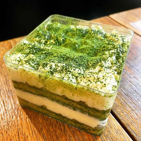 Matcha Tiramisu Recipe, Green Tea Dessert, Matcha Tiramisu, Make Matcha, How To Make Matcha, No Bake Recipe, Matcha Dessert, Desserts With Biscuits, Tiramisu Cake