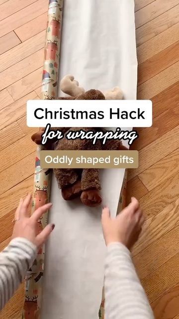 Wrapping Hacks, Christmas Gift Wrapping Diy, Christmas Wrapping Diy, Snow Love, Tiktok Tips, Christmas Decorations Centerpiece, Wrapping Paper Crafts, Snowman Snow, Christmas Gift Packaging