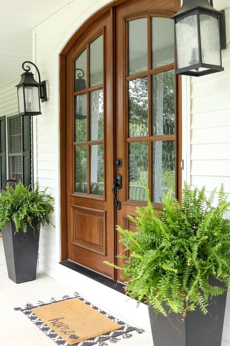 Statement Entryway, Wood Front Entry Doors, Double Front Entry Doors, Victorian Front Doors, Double Door Entryway, Front Door Inspiration, Farmhouse Front Door, Double Front Doors, Door Entryway