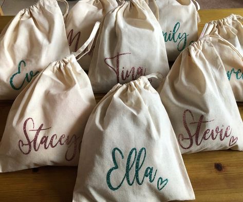 Sleepover Goodie Bags, 11 Birthday Ideas, Party Bag Favors, Luxury Party Favors, Tent Parties, 10th Birthday Party Ideas, Teenage Party, Personalised Party Bags, Unique Bridesmaid Gifts