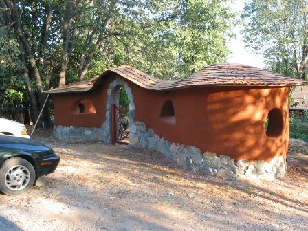 Cob Fence, Earth Bag Homes, Straw Bale House, Straw Bale, Straw Bales, Natural Homes, Cob House, Natural Building, Hearth And Home