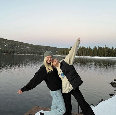 Girls Trip Mountains Aesthetic, Lake Outfit Winter, Winter Lake Outfit, Lake Tahoe Aesthetic Winter, New Zealand Outfits Winter, Fall Lake Outfit, Winter Lake Aesthetic, Alaska Aesthetic Outfits, Surfer Girl Style Winter