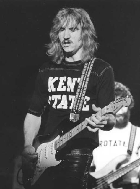 Today 12-20 in 1975: Former James Gang guitarist/vocalist and solo artist Joe Walsh joins the Eagles, replacing Bernie Leadon, who left after the band decided to pursue a more "rock" sound. Joe is still an Eagle today. Joe Walsh Eagles, History Of The Eagles, Joe Walsh, Eagles Band, 70s Music, The Eagles, American Music Awards, Rock Legends, Great Bands