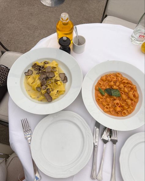 Pasta, paris, lunch in Paris, Italian restaurant, Loulou paris, paris vibe, paris style Pasta In Paris, Paris Lunch Aesthetic, Loulou Paris, Paris Vibe, Pasta Lunch, Pasta Restaurants, Truffle Pasta, Vodka Pasta, French Aesthetic