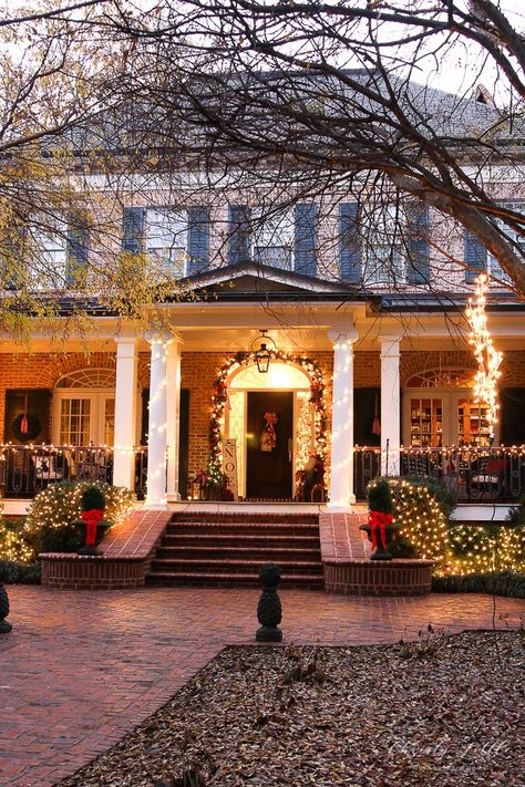 Southern Porches, Spanish Christmas, Real Christmas, Christmas Front Porch, Southern Homes, Christmas Songs, Diy Holiday Decor, Southern Home, Christmas Porch