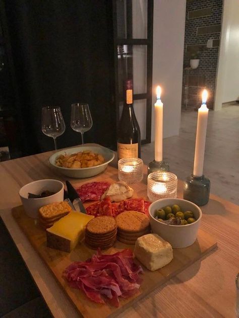 stella 🕊️ в X: «holiday charcuterie boards >>> https://t.co/hx8p7uMSJD» / X Cheese Night, Holiday Charcuterie, Fancy Cheese, Come Dine With Me, Wine Cheese, Cheese Platters, Event Food, Fancy Dinner, Food Platters