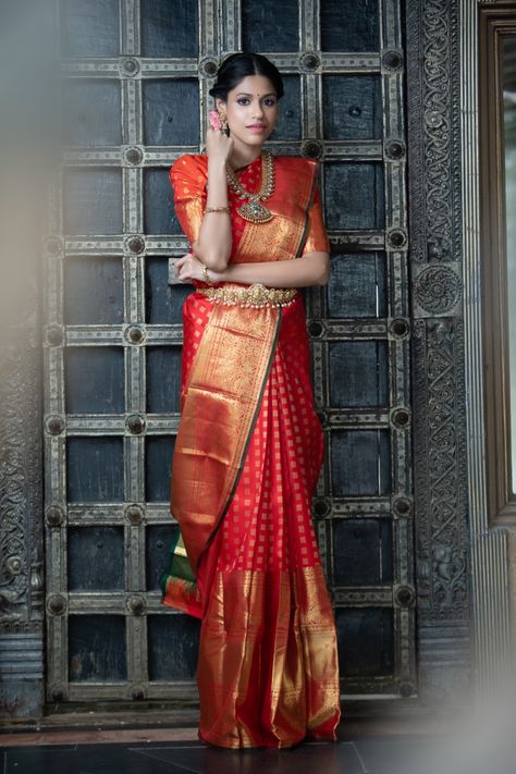 Red Wedding Saree Brides, Red Kanjivaram Saree Silk Bridal, Red Bridal Silk Saree, Red Pattu Saree, Sarees Function, Kanchipuram Saree Wedding, Red Sarees, Wedding Blouses, Indigo Saree