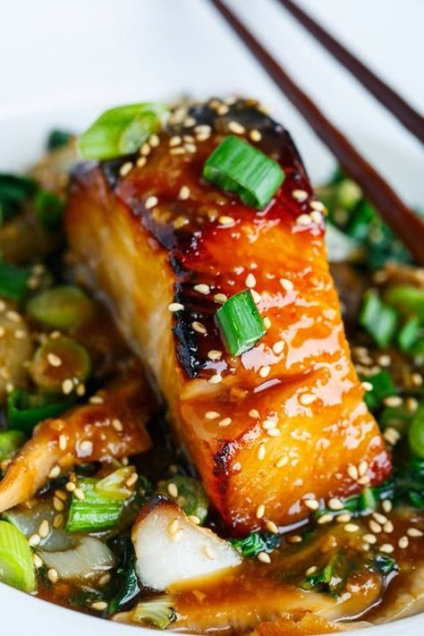 Miso Glazed Black Cod Recipe : Buttery soft black cod in a simple and tasty miso marinade that melts in your mouth taking your taste buds on a trip to heaven. Miso Glaze, Black Cod, Cod Recipes, Shiitake Mushrooms, Fish Dinner, Think Food, Fish Dishes, Seafood Dishes, Salmon Recipes