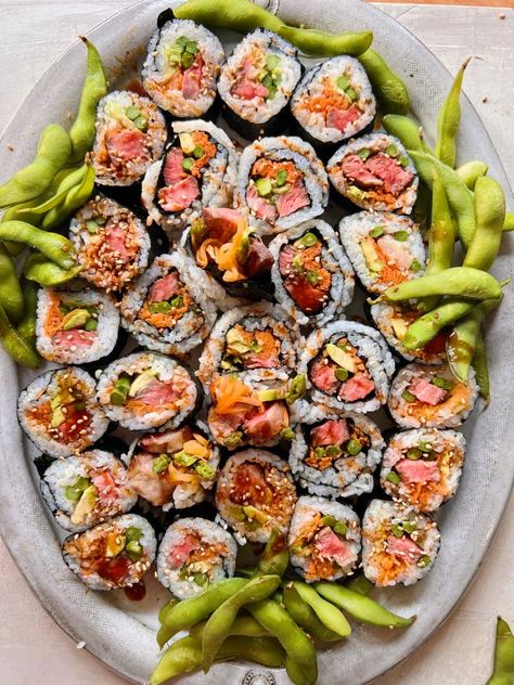 Steak Sushi - Cook By Color Nutrition Best Sushi Rolls, Steak Sushi, Cooked Sushi Recipes, Cucumber Sushi Rolls, Beef Sushi, Cucumber Sushi, Sushi Recipes Homemade, Beef Rib, Sushi Roll Recipes